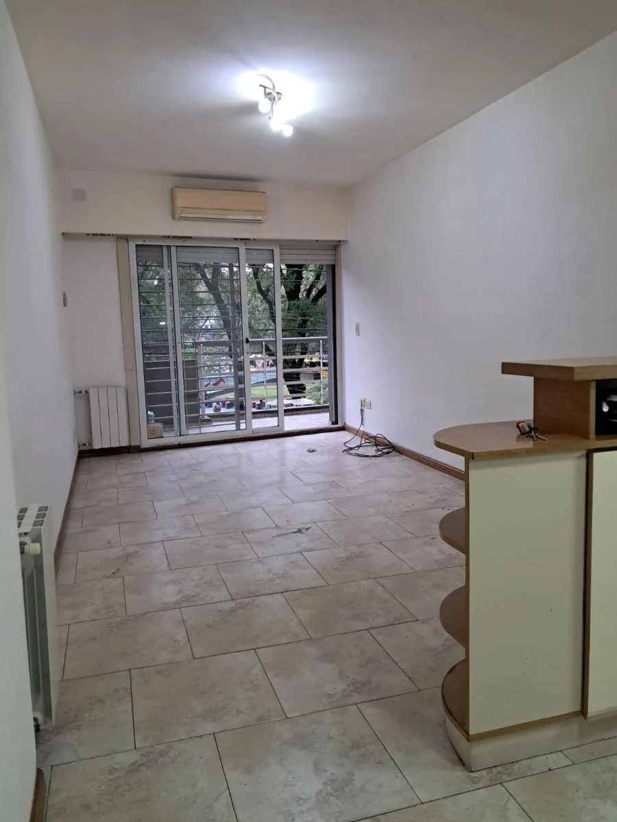 Av Caseros 3200,departamento 3 Ambientes Al Frente, Parque Patricios