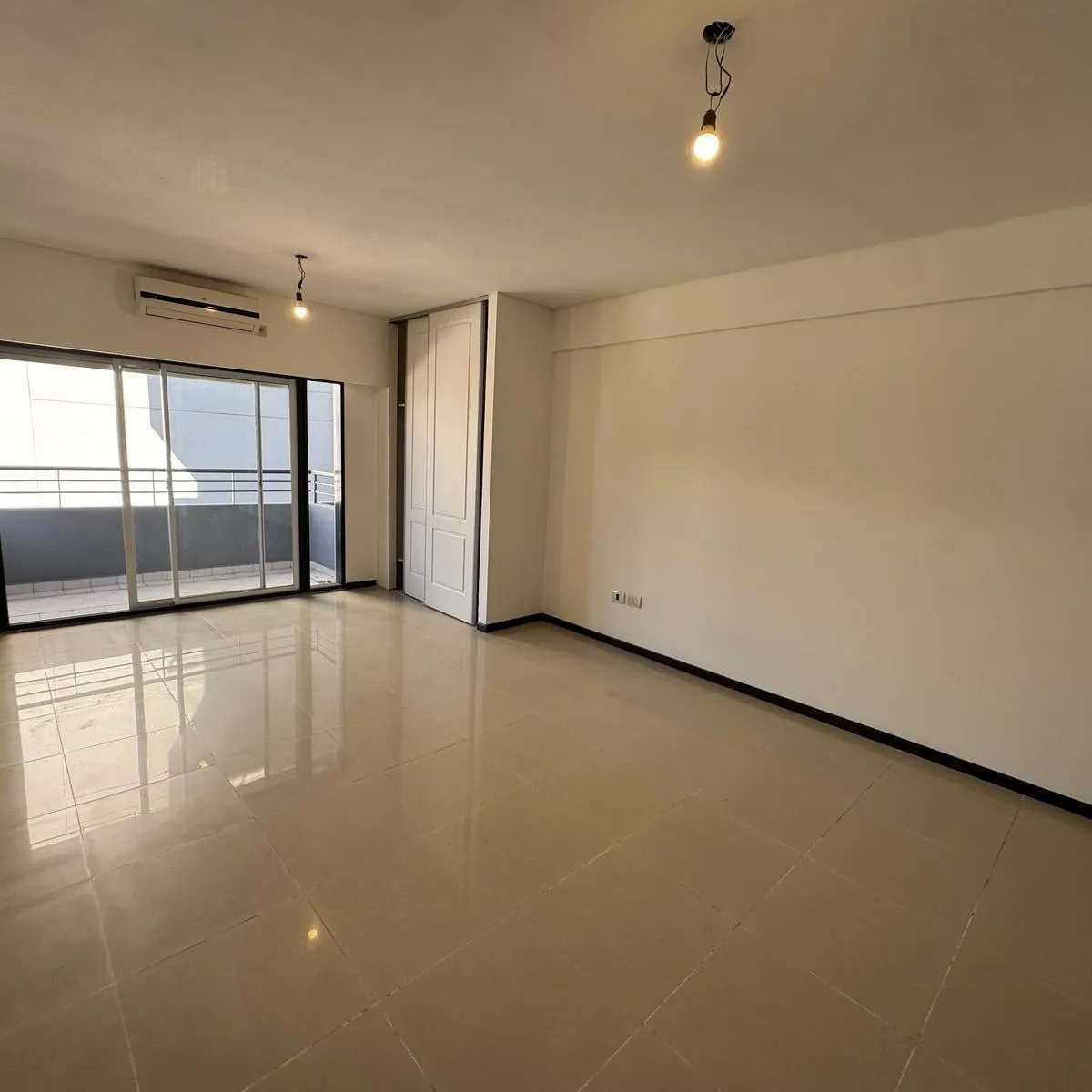 Departamento en Inmejorable Estado - Balcon - Aire Acondicionado y Placard