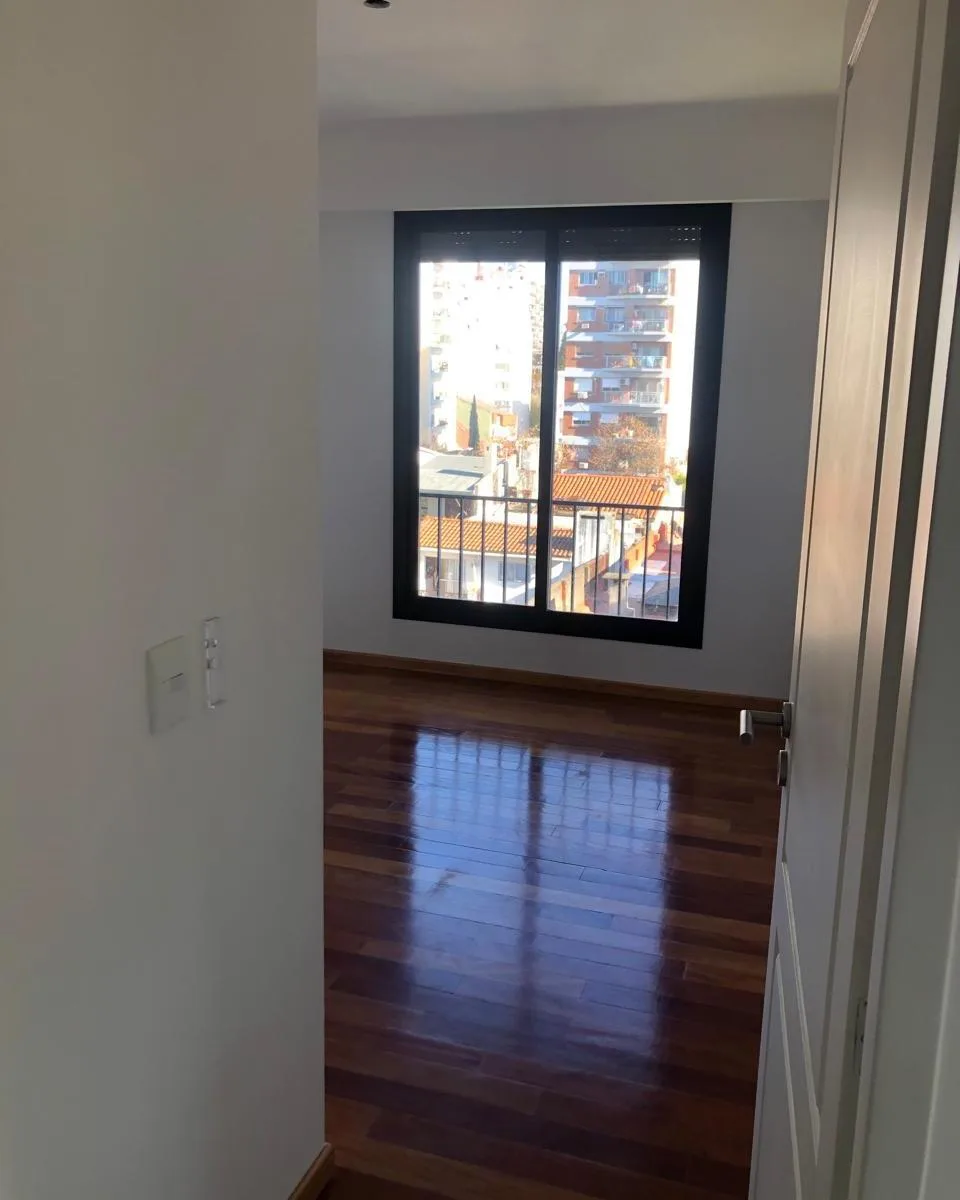 Alquiler Muy Lindo y Amplio Semipiso de 2 Ambientes en Edificio Boutique.