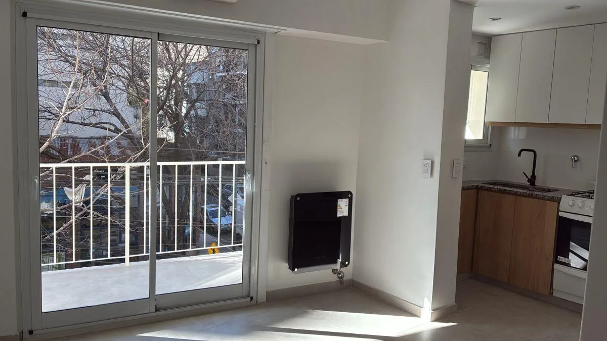 3-room apt with balcony and splits