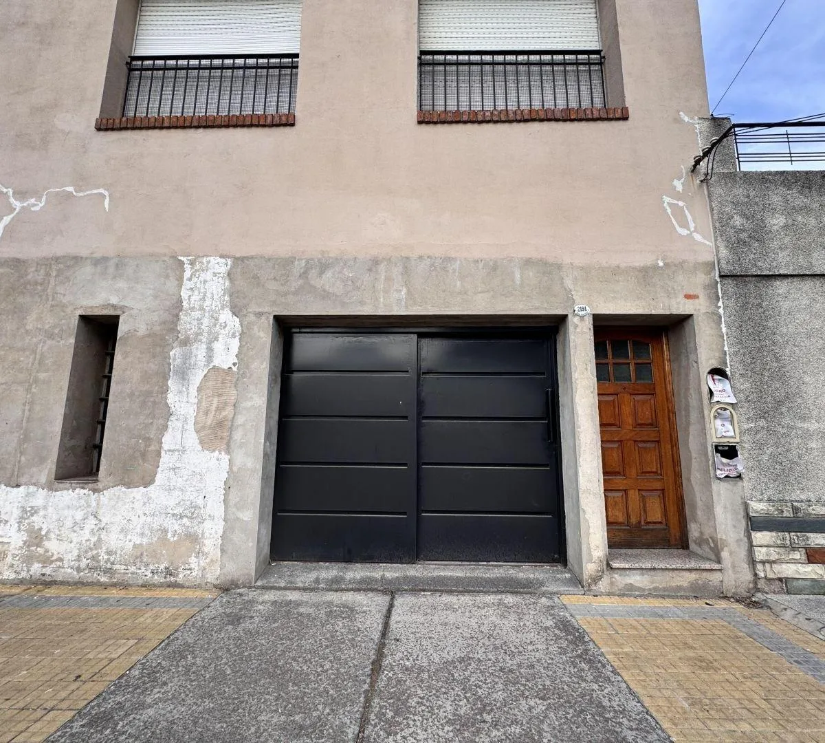 Depto Tipo Casa en P. a de 4 Amb C/ Patio y Cochera. Sin Expensas