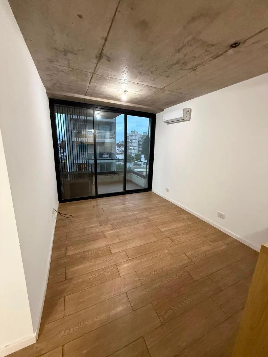 Dpto. Al Fte con Balcón