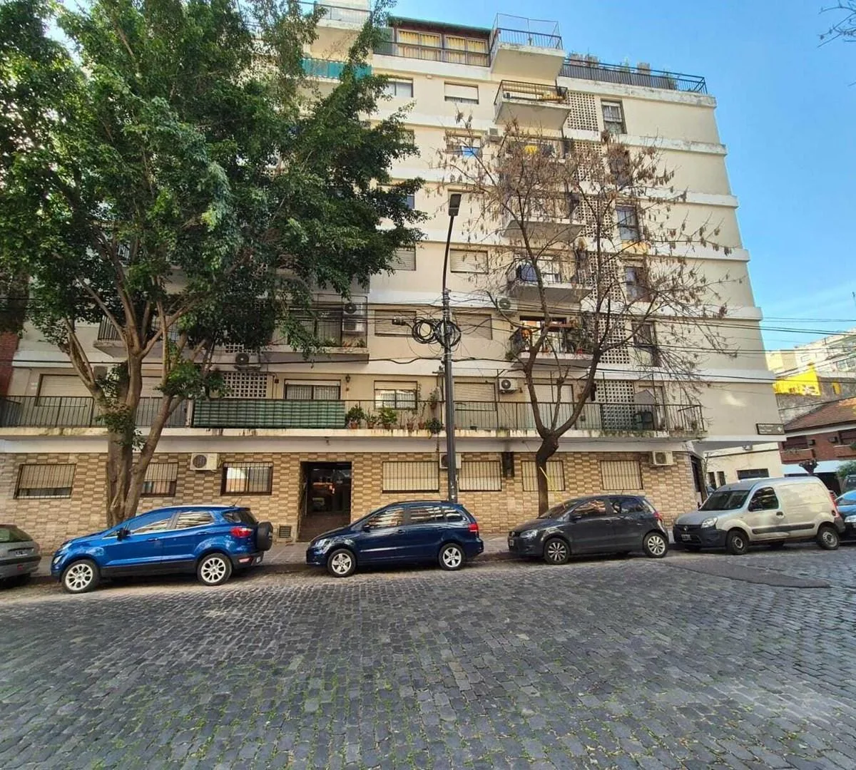 3-room apartment with patio and A/C