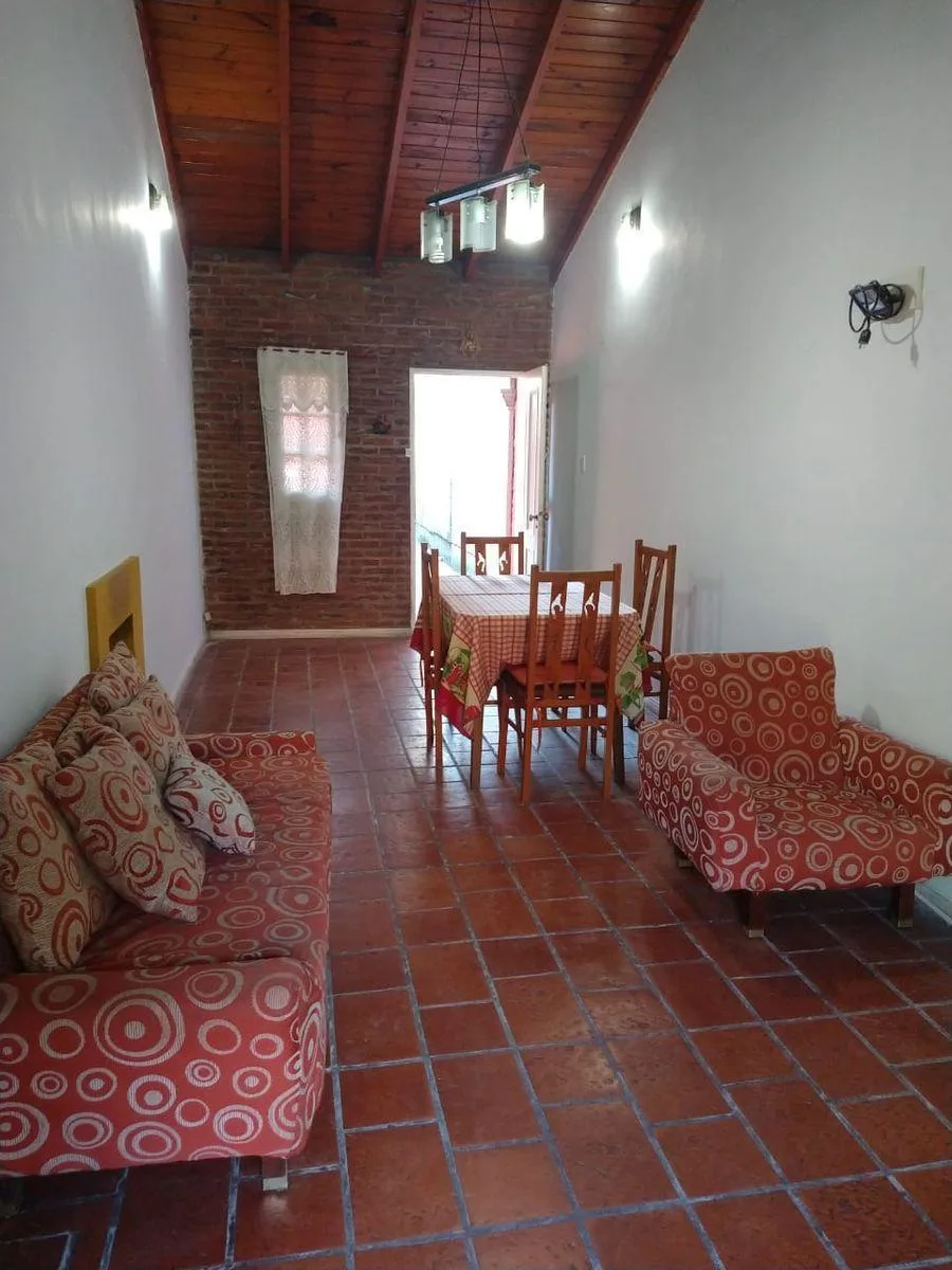 Casa con jardín y parrilla