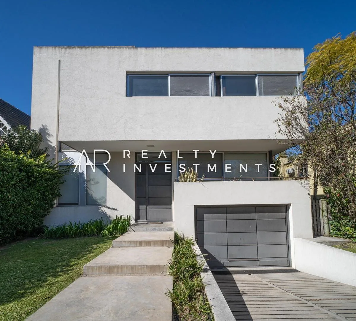 Casa com 4 quartos e piscina
