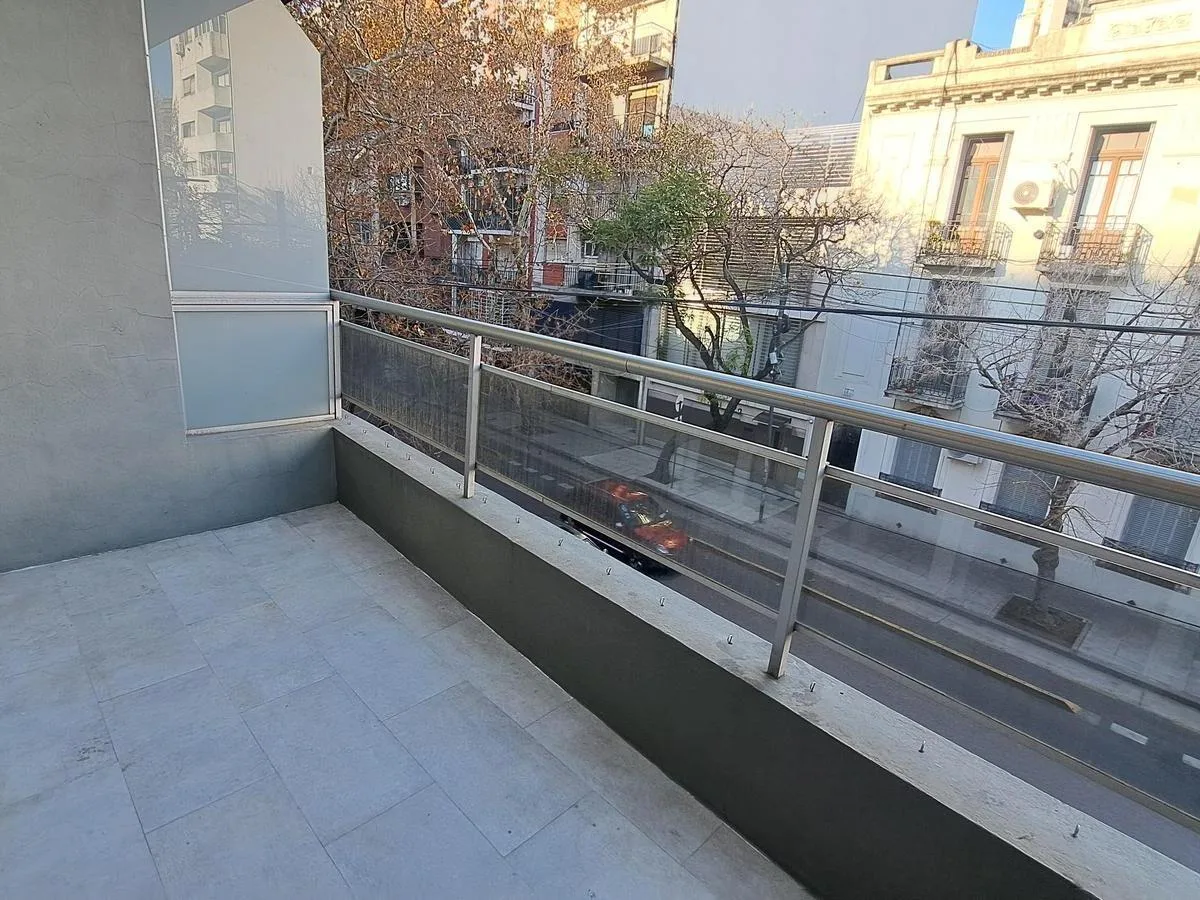 Monoambiente Muy Luminoso con Balcón Al Frente