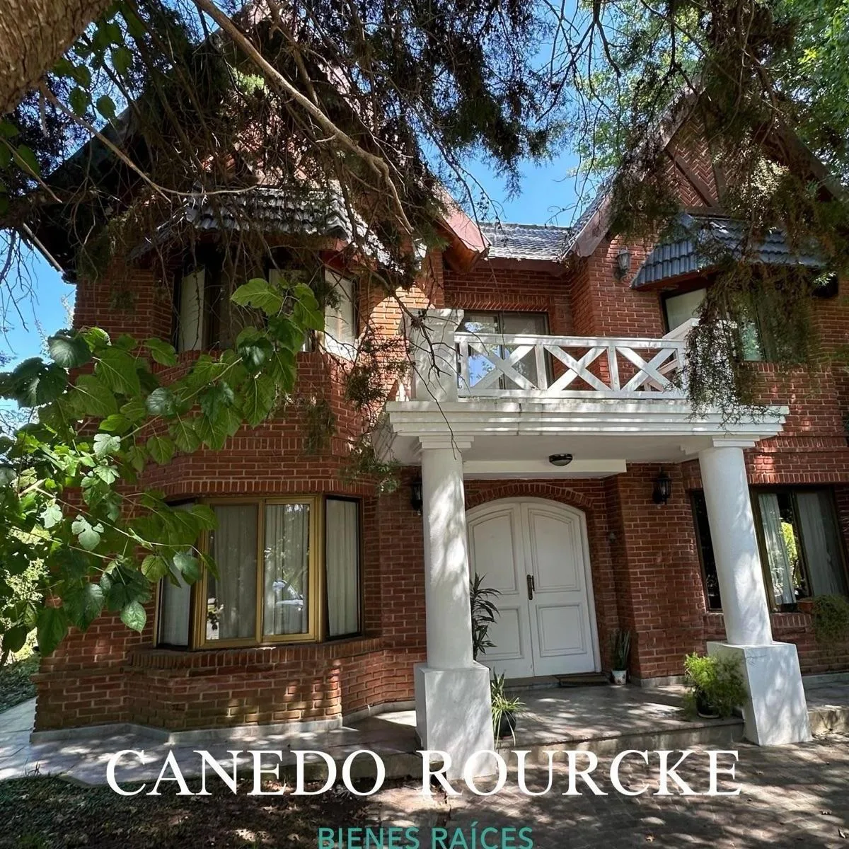 Casa 3 dormitorios, pileta y golf