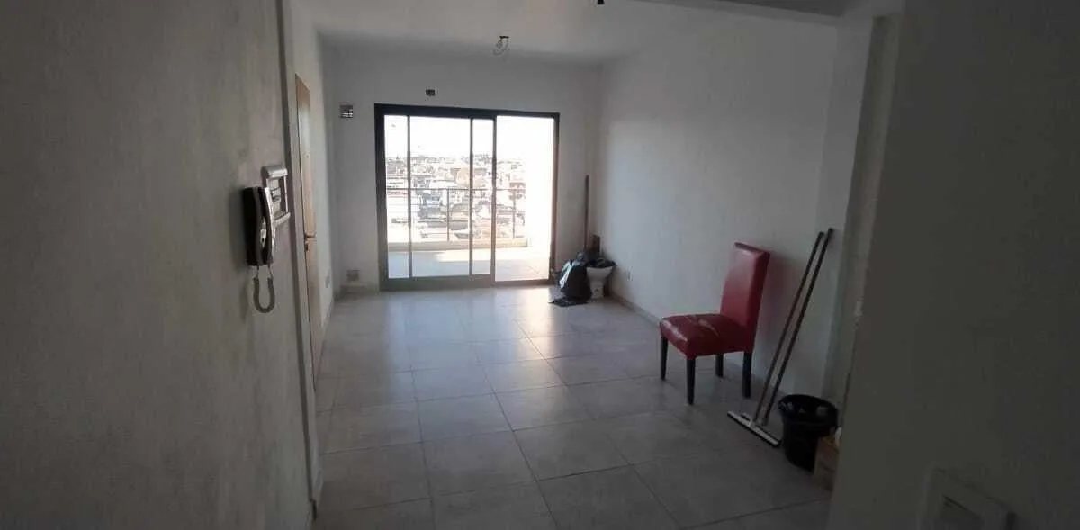 Piso 2 Ambientes con Balcon Terraza y Sin Expensas en Alquiler en Valentín Alsina, Lanús