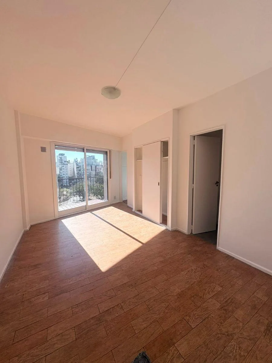 6th-floor studio with balcony