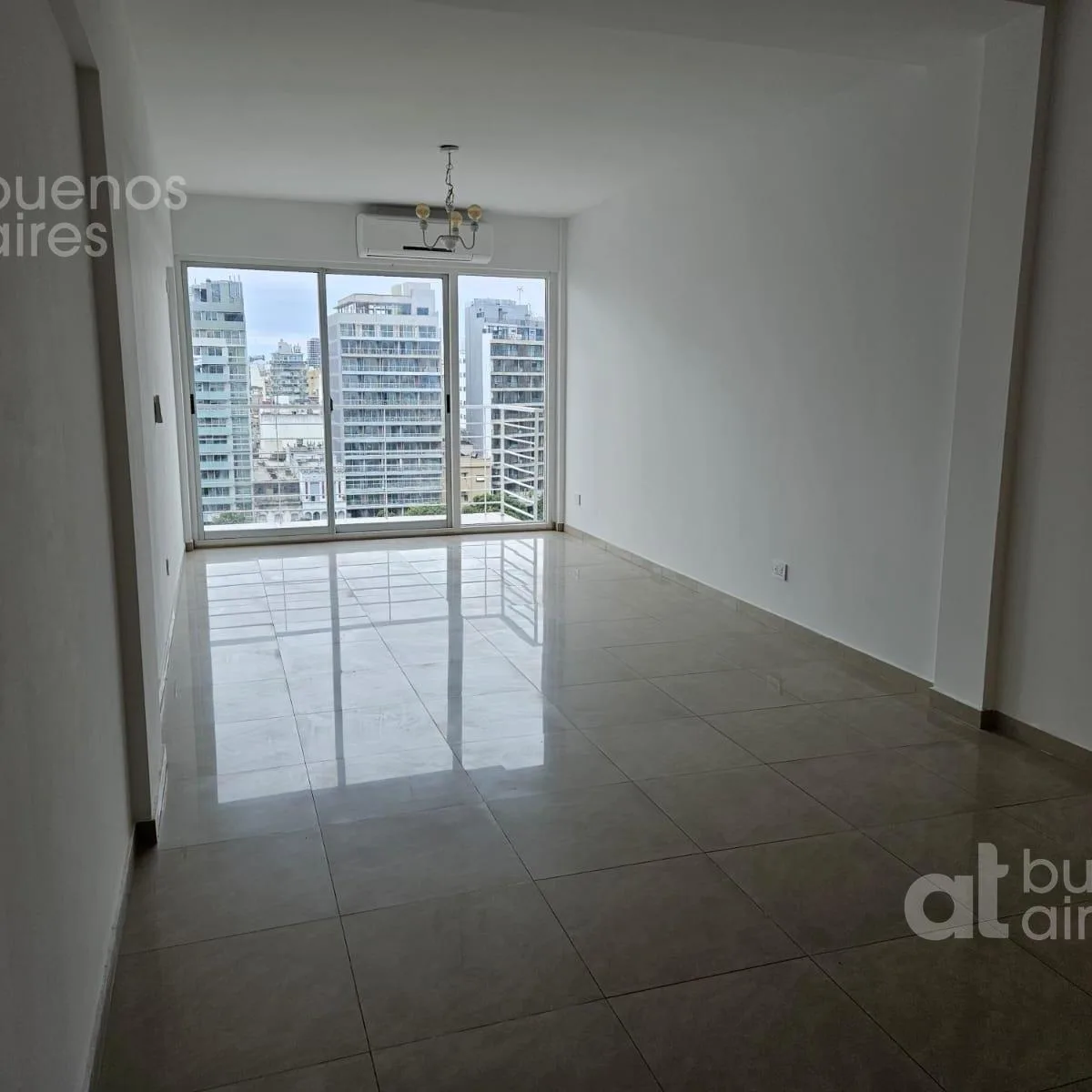 Departamento en Alquiler con Balcon y Amenities en Monserrat