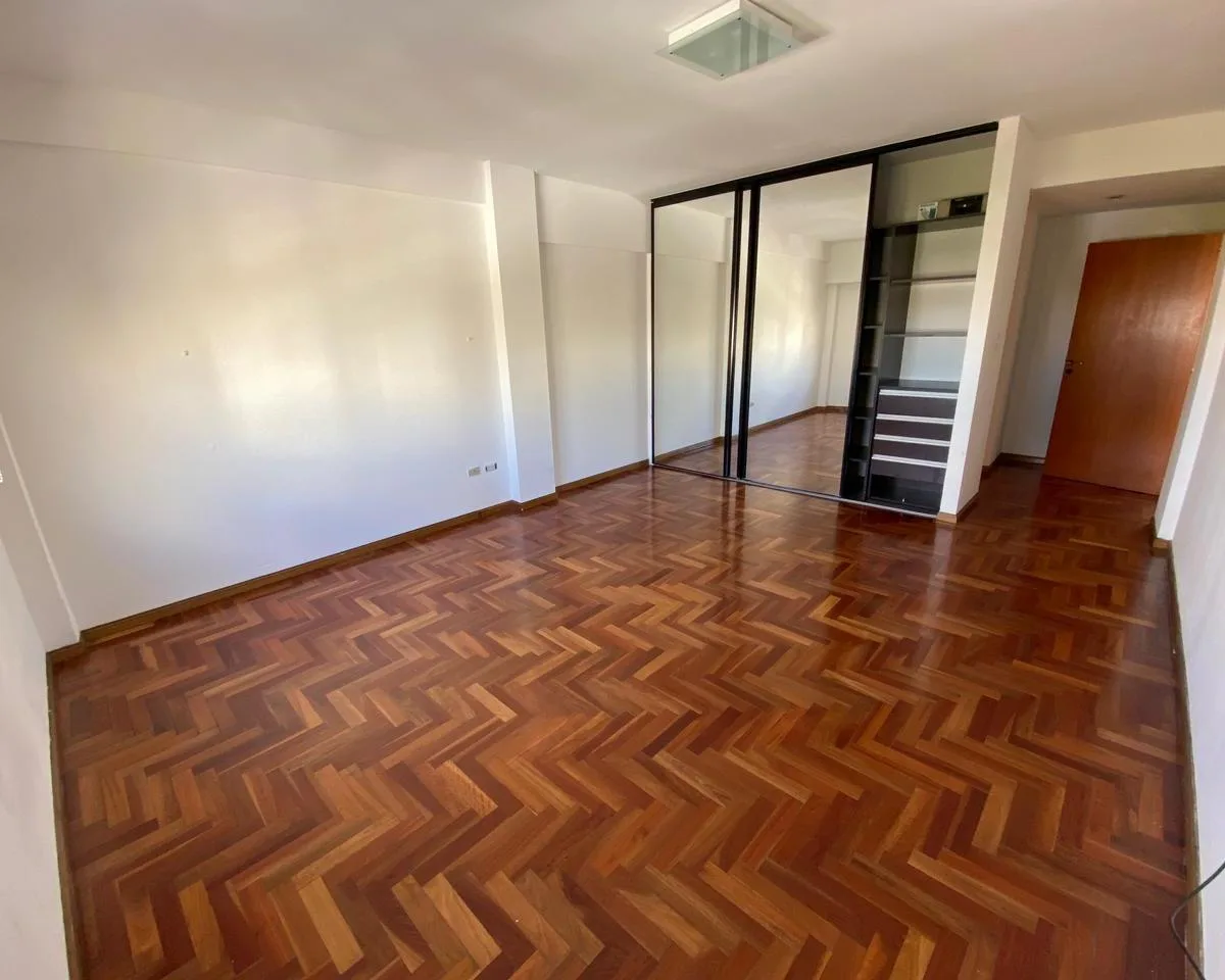 Italia 272. Piso 8