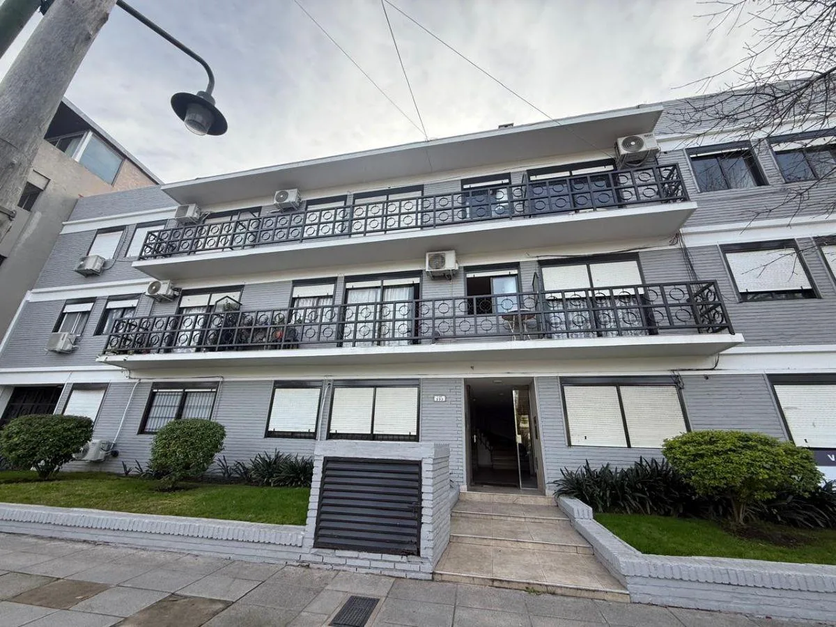 Dpto 2 Amb Fte Balcon Cochera 2º Piso X Esc