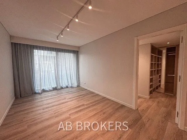 2 ambientes con escritorio y cochera