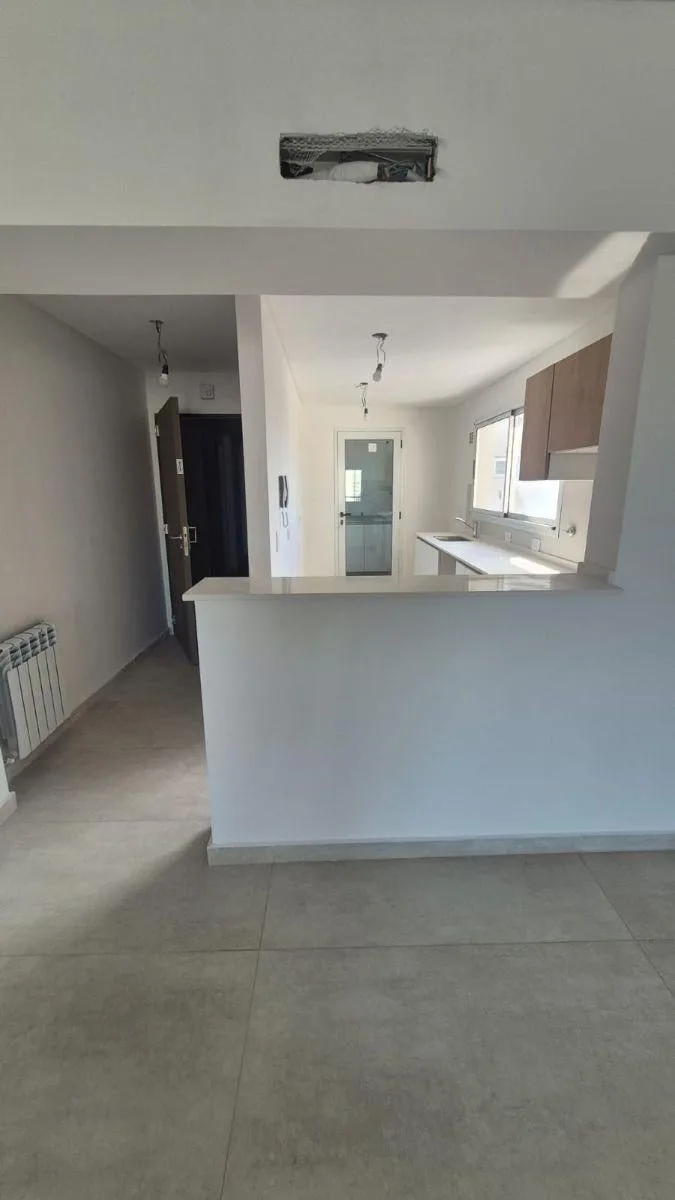 Departamento de 93 m&sup2; con 2 Dorm. en Alquiler en Remedios de Escalada a Estrenar