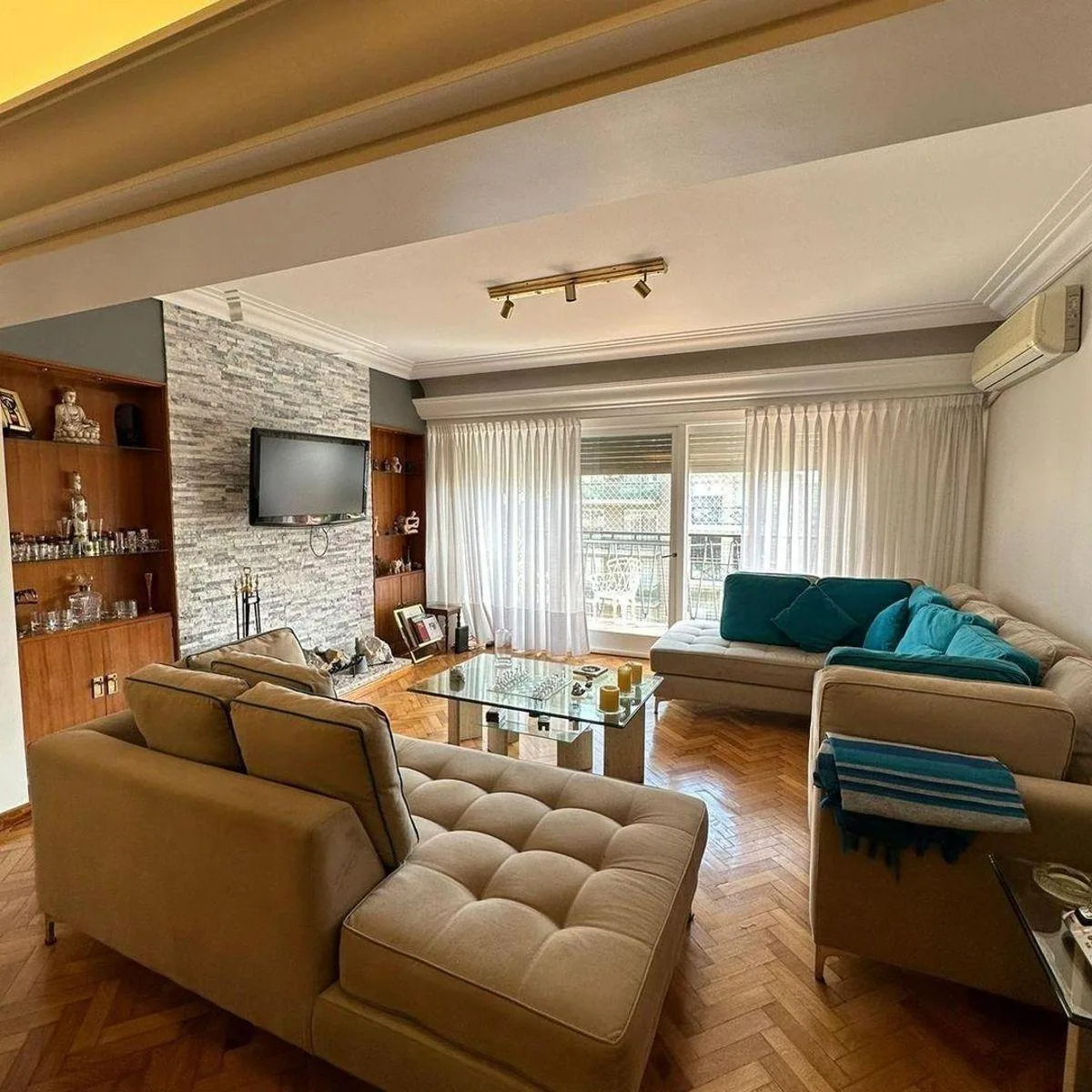 220 м², 4 спальни, парковка
