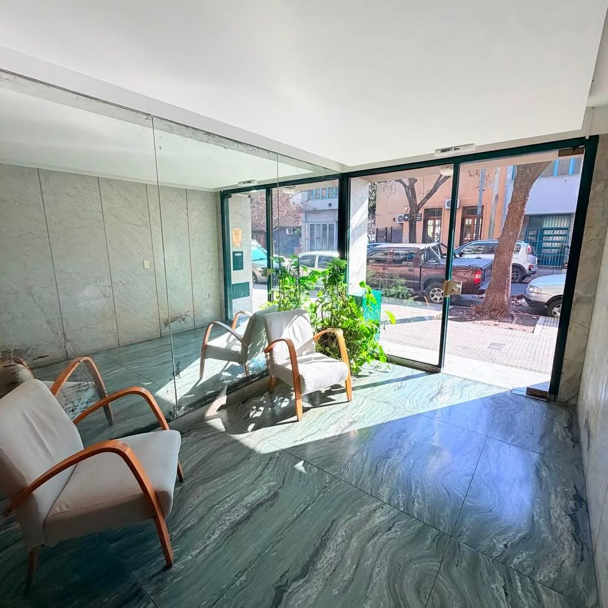 3-room apartment with front balcony