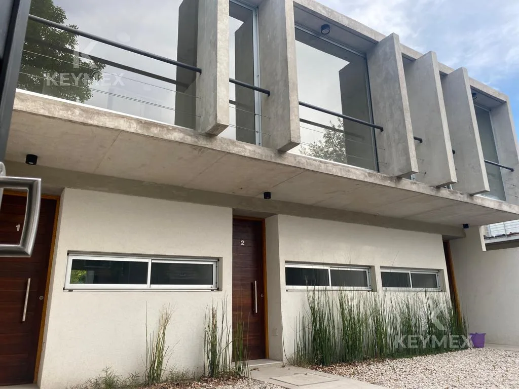 Duplex com jardim e churrasqueira