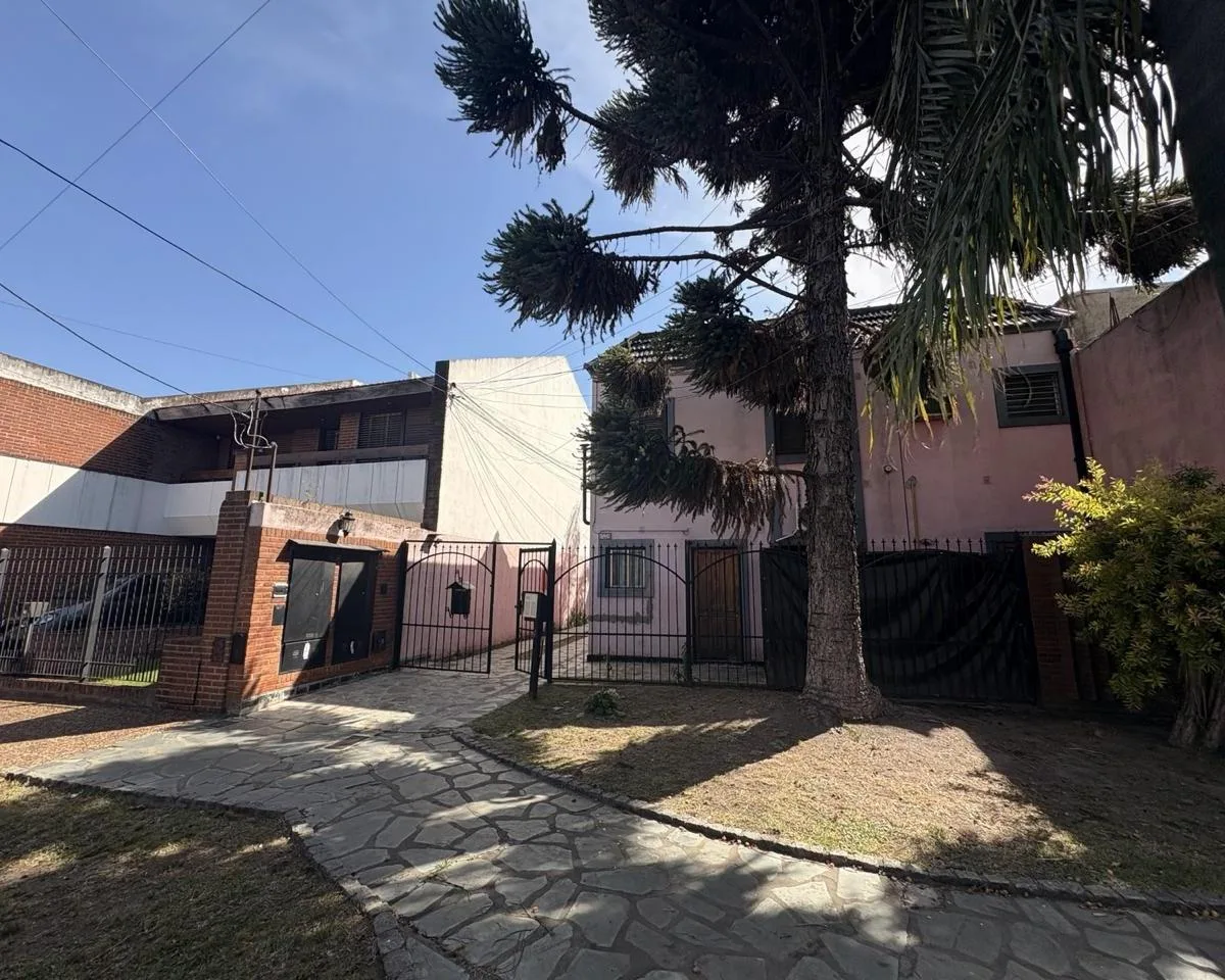 Departamento en Alquiler en Ramos Mejía - 2 Ambientes con Patio en Pb