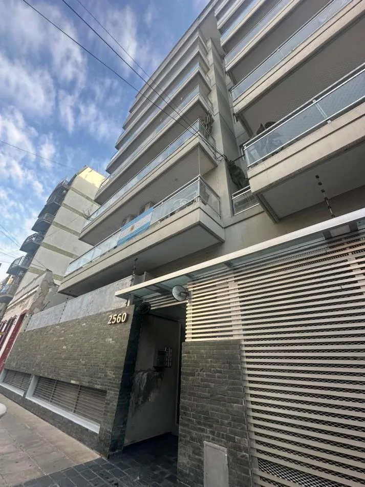 Olivos 2-room apartment with balcony