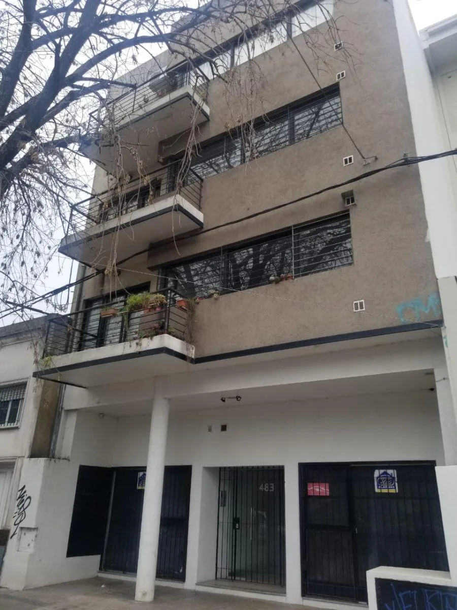 Monoambiente con balcón