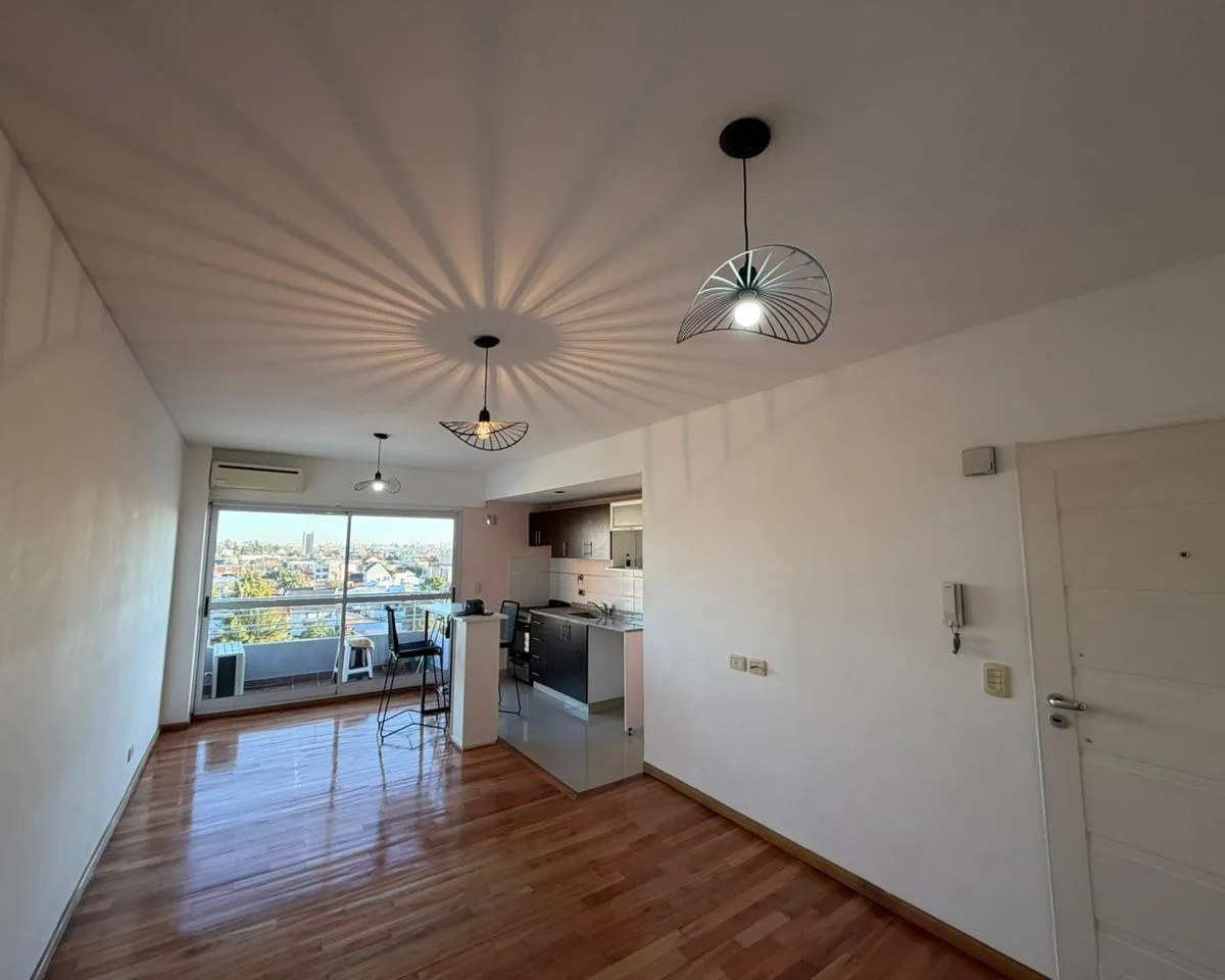 Amplio Departamento Dos Ambientes en Alquiler Wilde