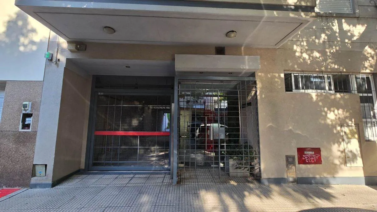 Alquiler 2 Ambientes con Cochera y Balcon Flores