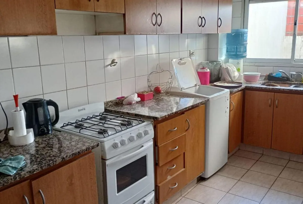 3 ambientes con balcón corrido