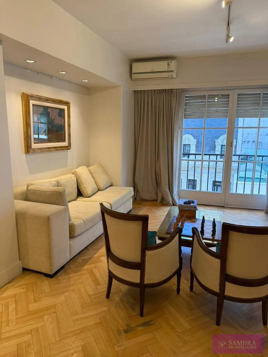 180 m², 2 dormitorios, balcón