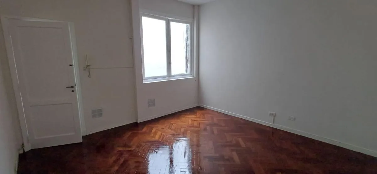 Amplio Monoambiente 2° Piso por Escalera Almagro