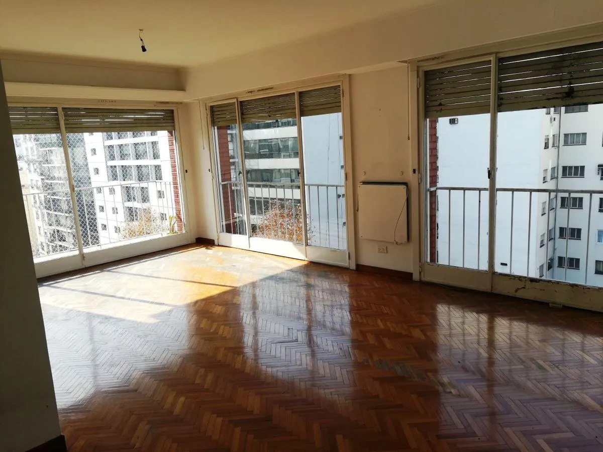 3 ambientes al frente con balcón