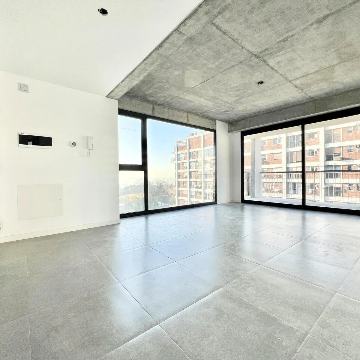 2 ambientes con balcón y cochera