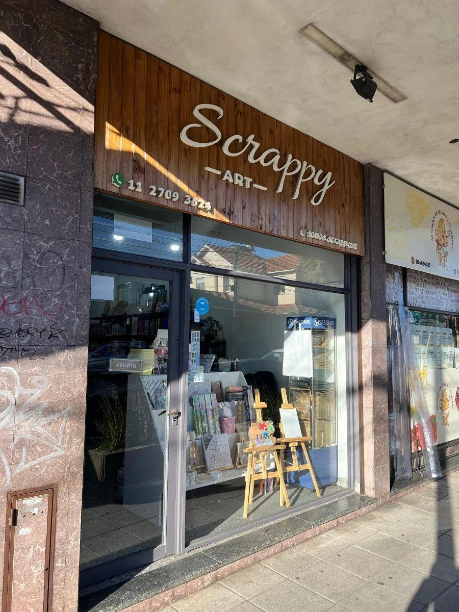 Olivos. Amplio Local con Gran Vidriera a Media Cuadra de Av Maipu. 40 m&sup2; en Excelente Estado