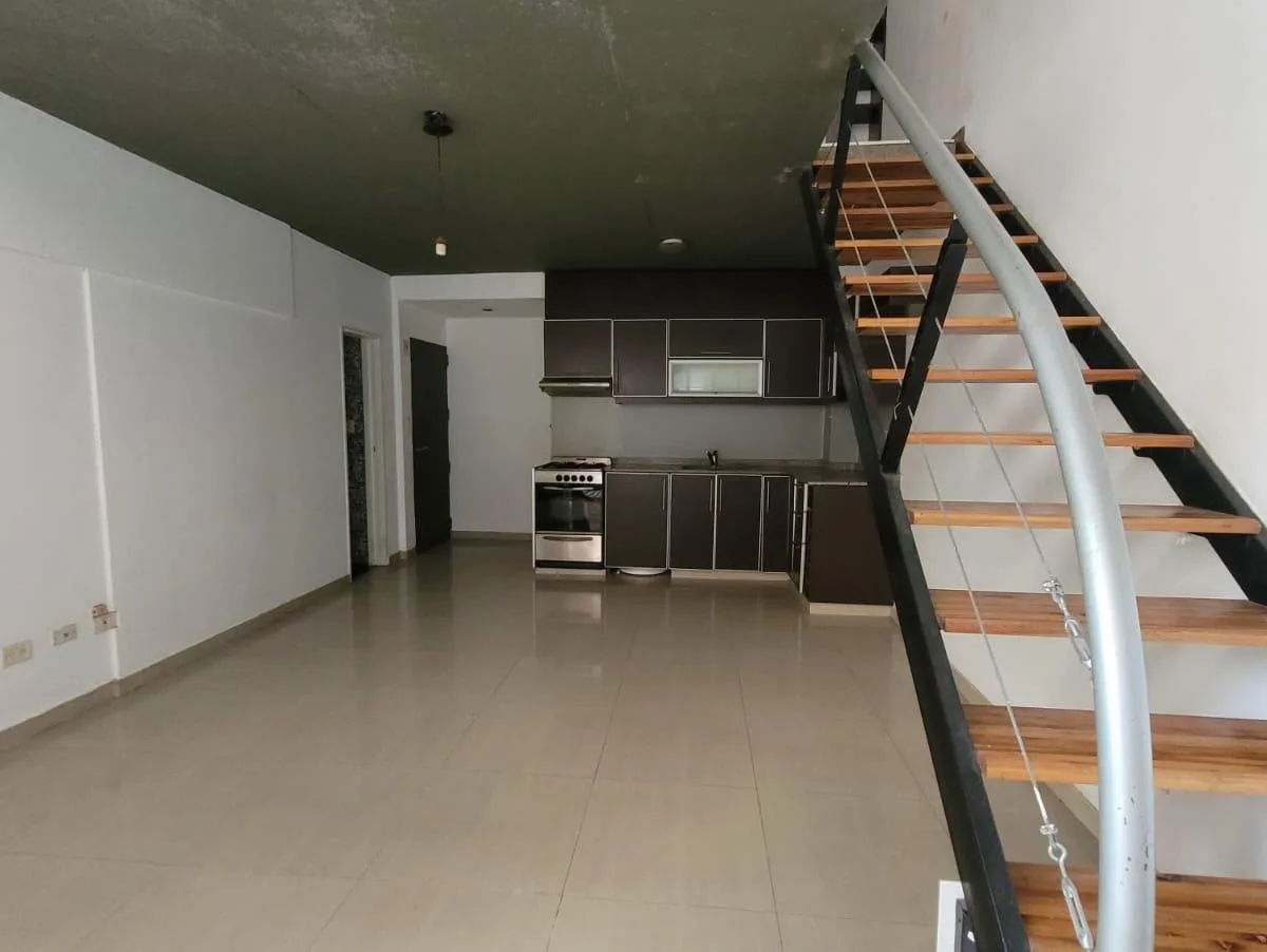 Duplex doble altura con balcón