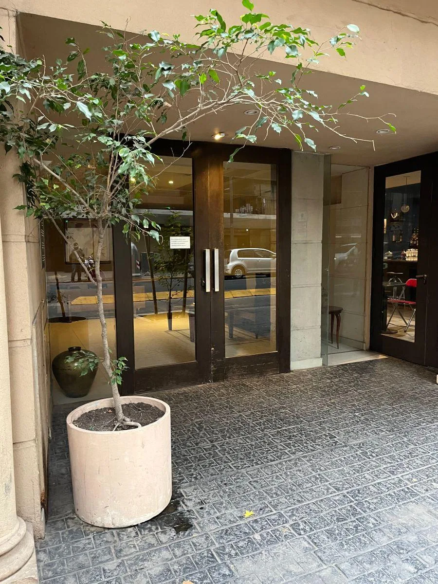 1 dormitorio amoblado con balcón
