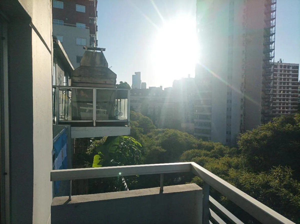 Hermoso Departamento Al Frente en Esquina Bvard Cerviño 3707