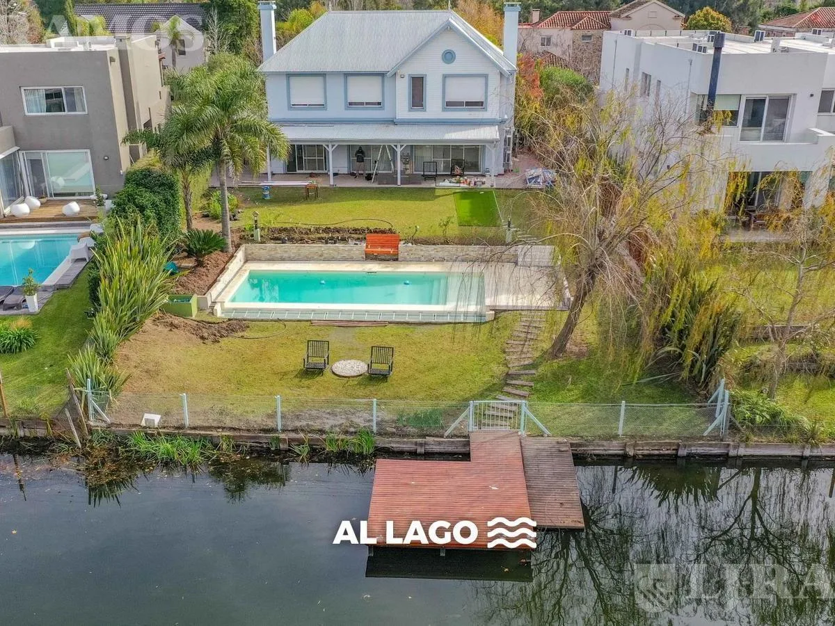 Casa Al Agua con 4 Dorm. en Alquiler en El Barrio Los Castores Nordelta