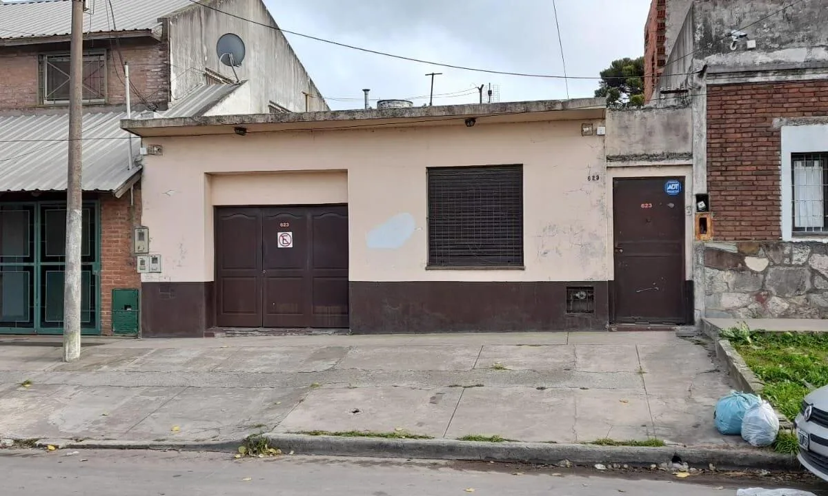 Alquiler de Departamento 2 Amb Tipo Casa con Terraza Cochera y Sin Expensas en Bernal