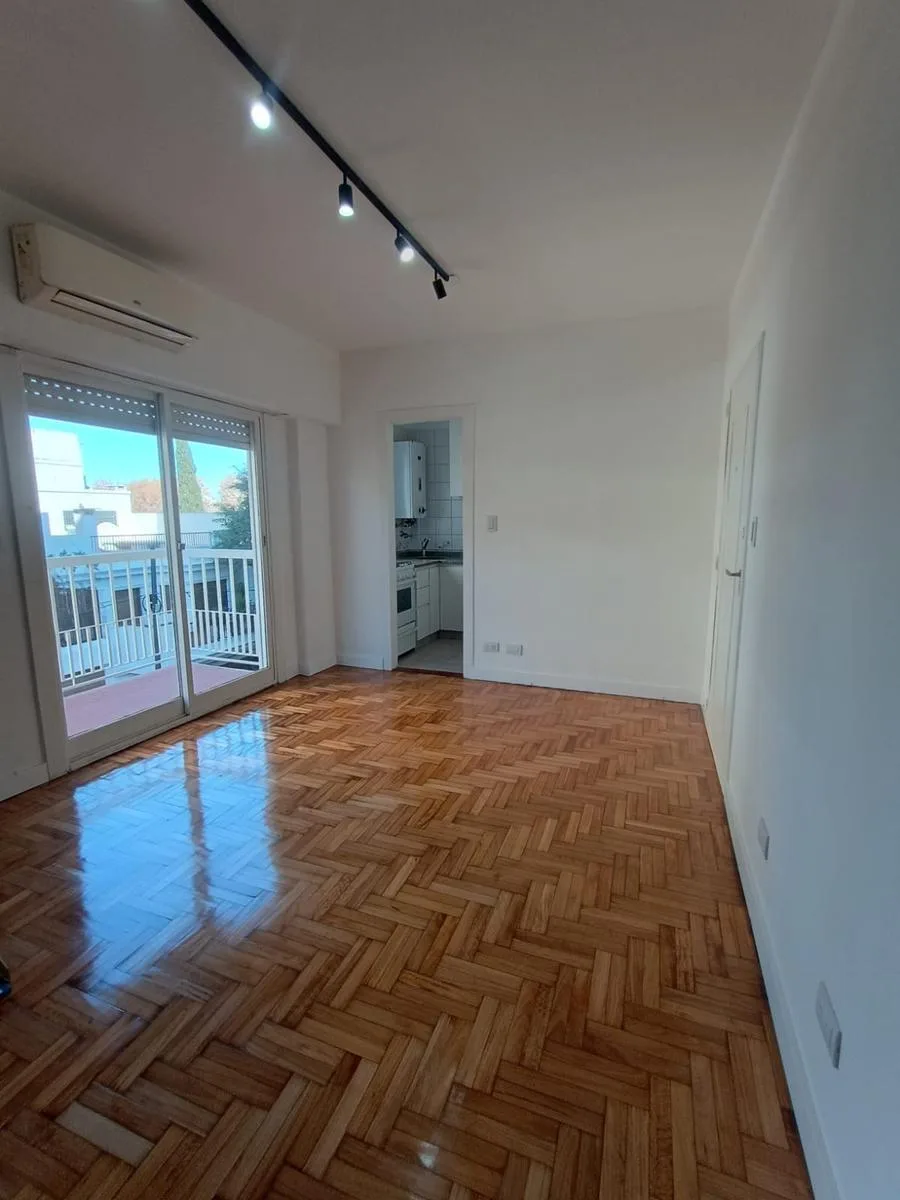Monoambiente Al Frente con Balcon Gde, Ideal Vivienda o Apto Profesional