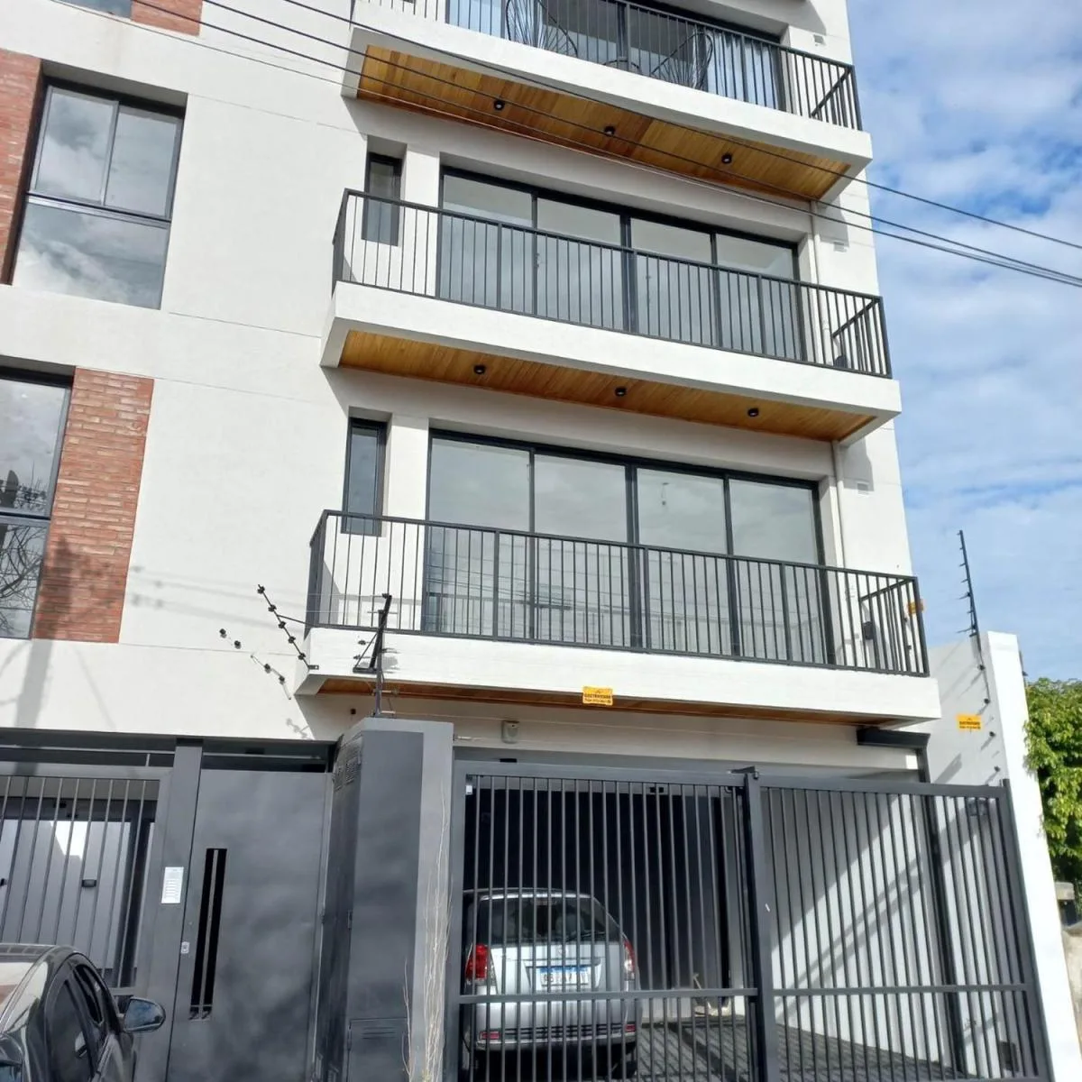 2-room apt with balcony and parking