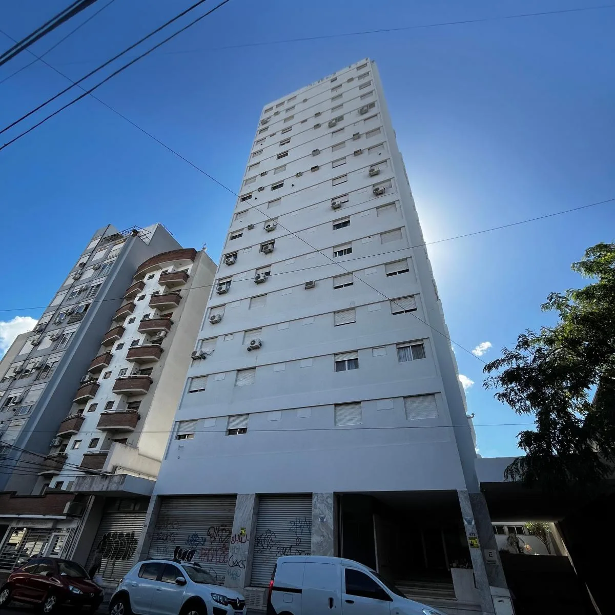 Luminoso Tres Ambientes con Balcón y Cochera Centro de La Plata