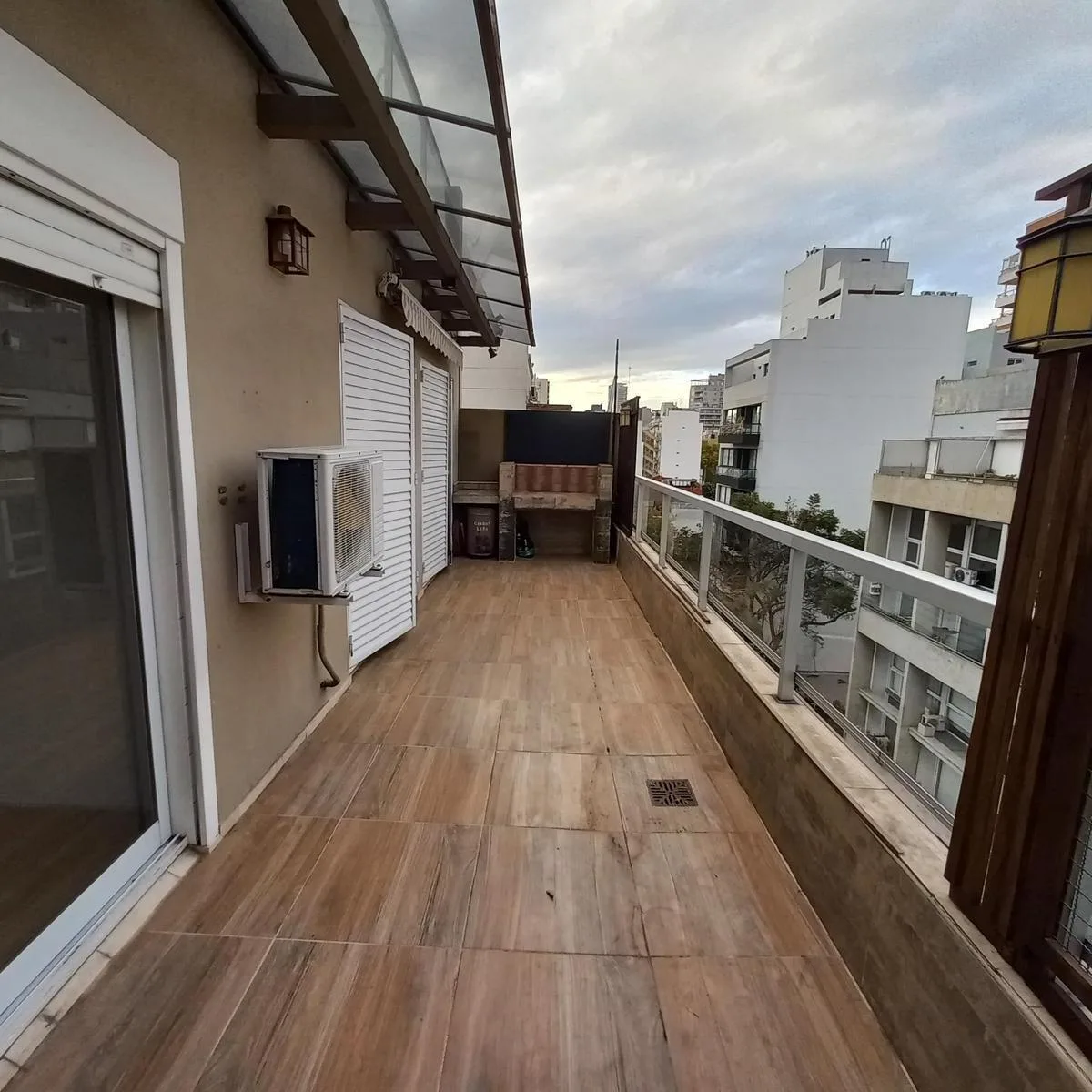 Departamento de Dos Ambientes con Cochera. Parrilla