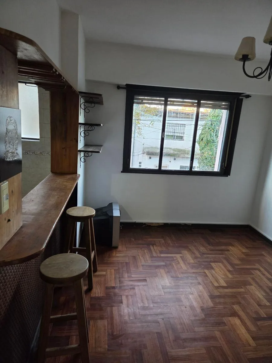 Florida Departamento 2 Ambientes en Alquiler 1er Piso por Escalera
