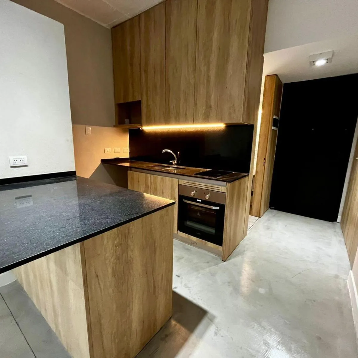 New studio with balcony amenities