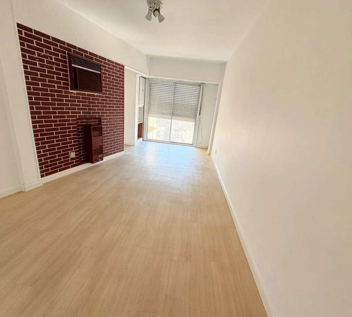 2 ambientes con balcón francés