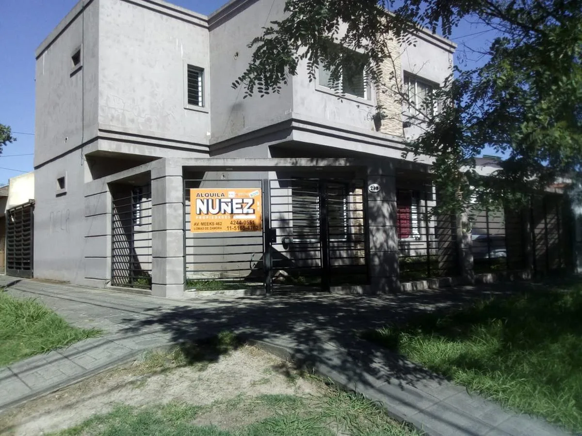 Duplex with patio and parking