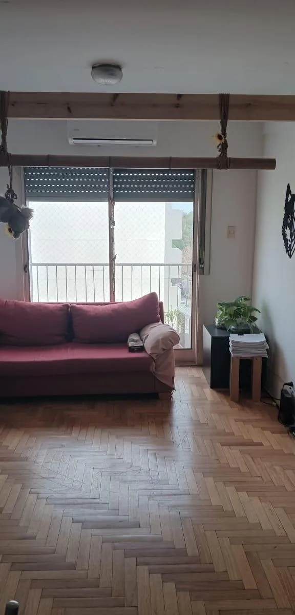 Bright 2-room front unit