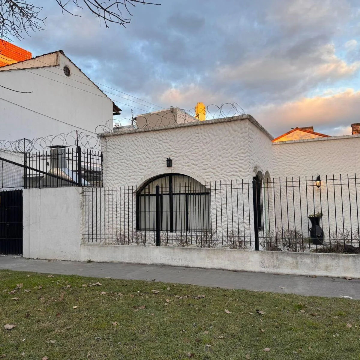 Casa de esquina em Bernal, 2 banheiros