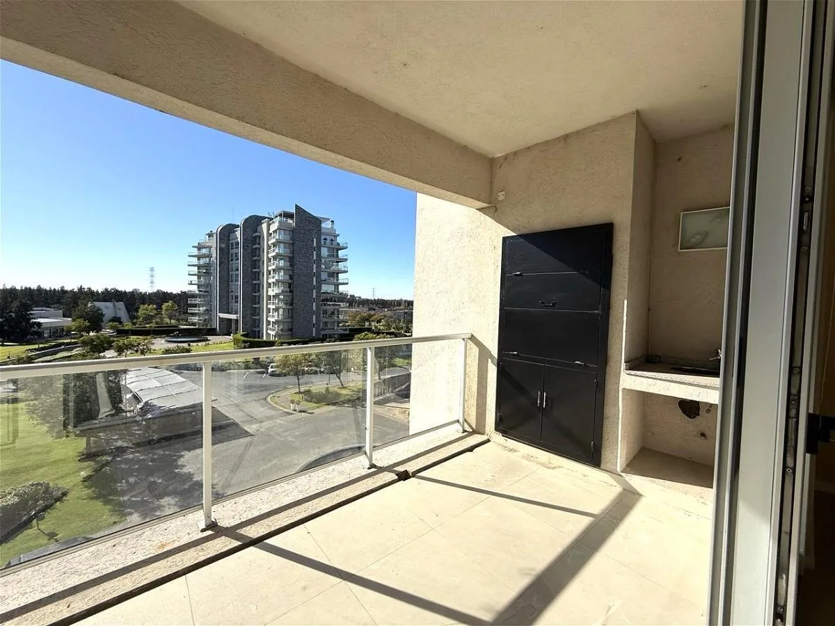 3rd floor balcony and grill