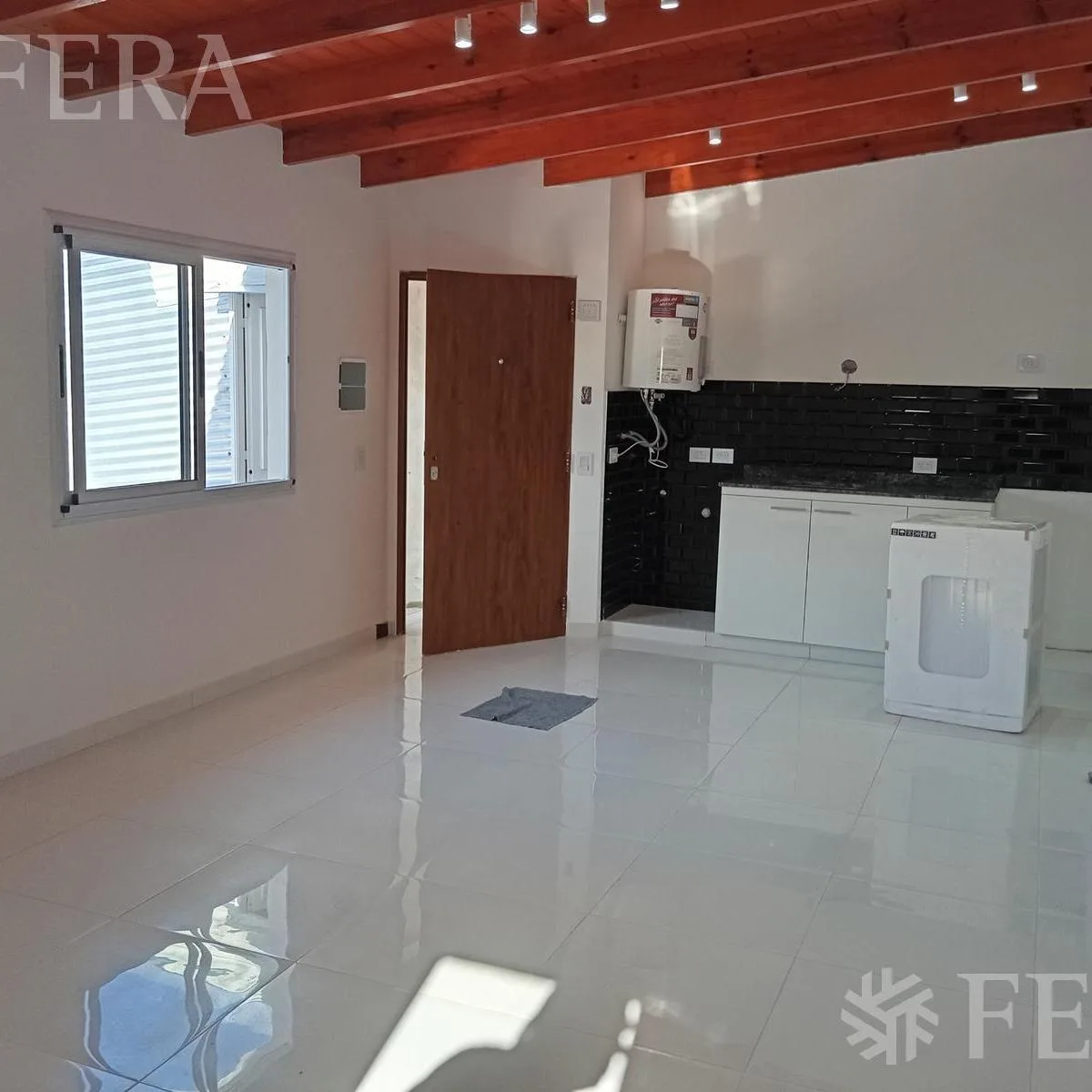 Alquiler de PH Monoambiente con Balcón en Wilde