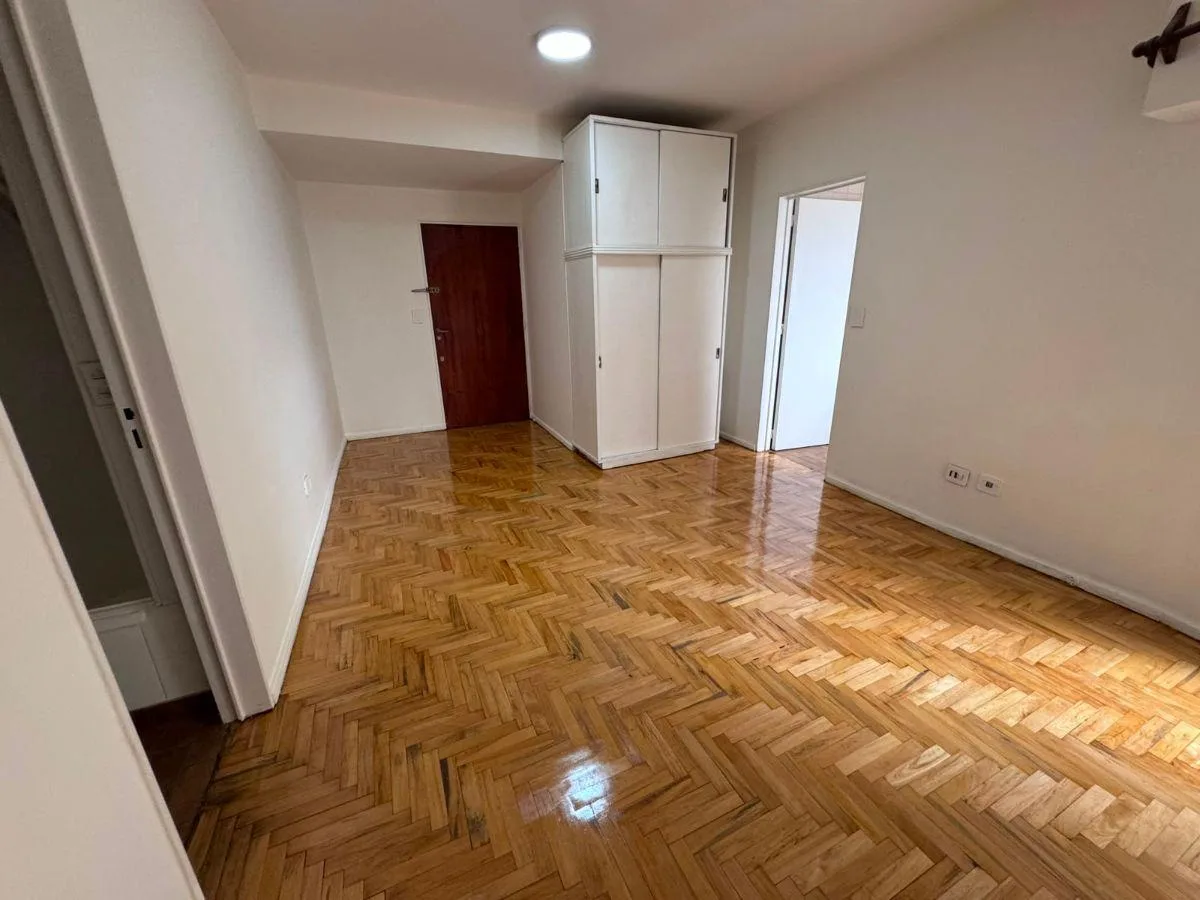 Bright lateral studio